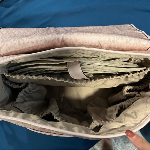 Michael Kors pink diaper bag with changing pad included. True diaper bag - Picture 4 of 4